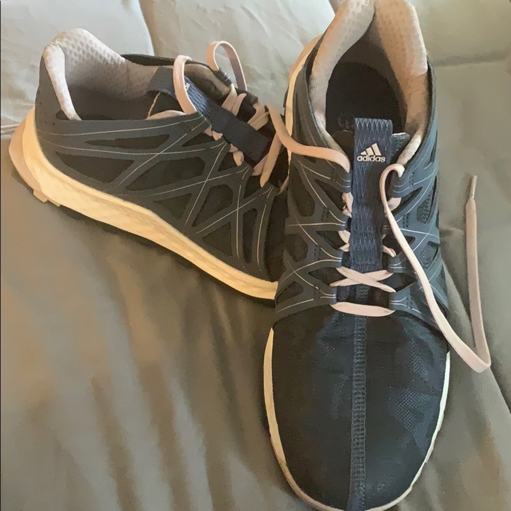 Adidas Bounce tennis shoes size 8